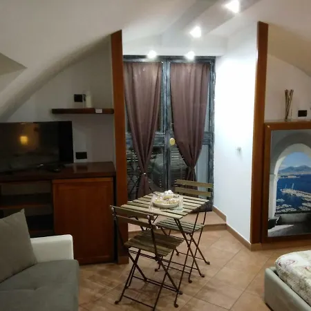 Home in love: balconcino spaccanapoli-3